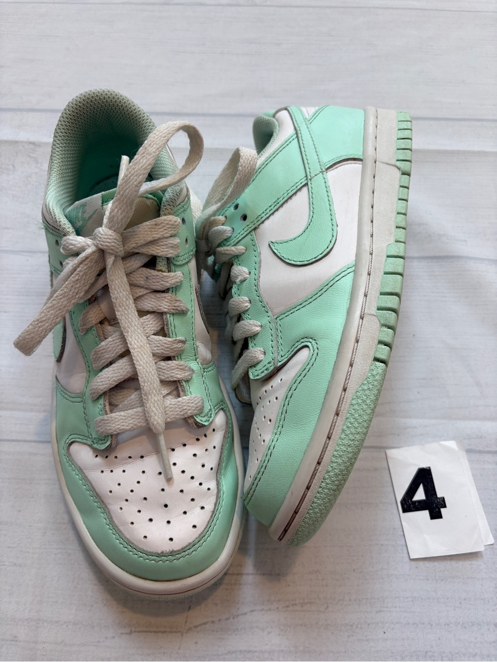 Nike Kids Low-Top Sneakers in Mint Green and White